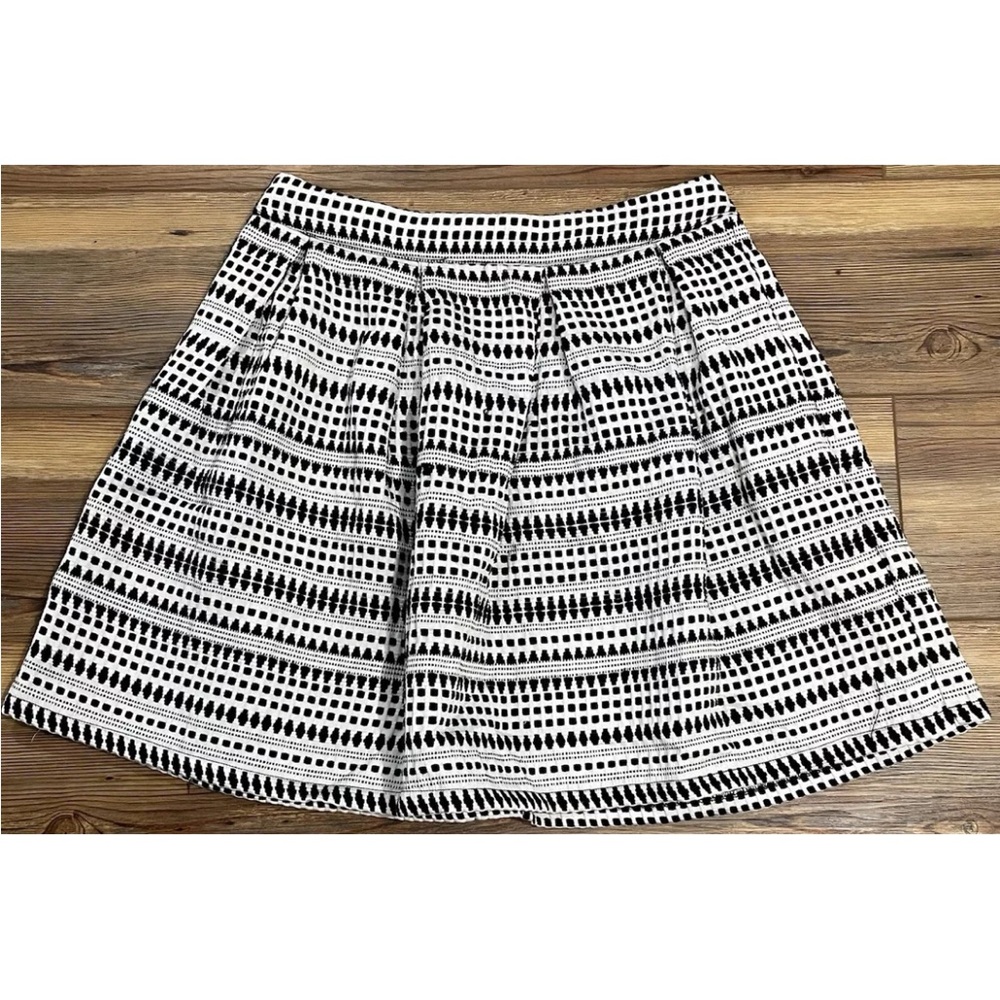MIAMI White Black Striped Pleated Zip Flare Mini Skirt Women’s Size Large